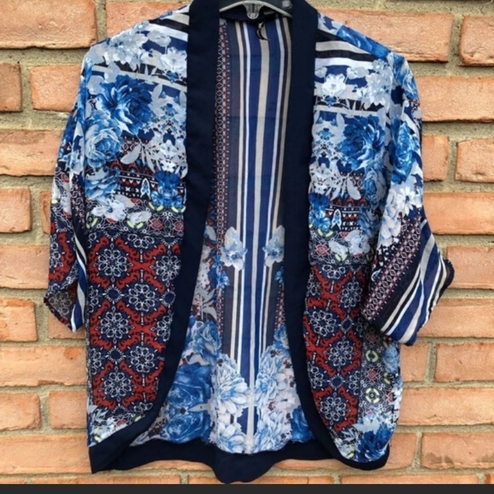 🛍️Heartsoul Beautiful & Unique Sheer Cardigan